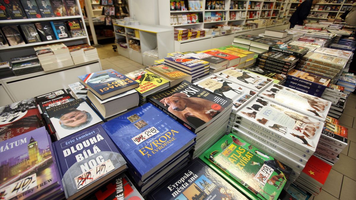 Komentář: Rom v knihkupectví prodává, nekrade